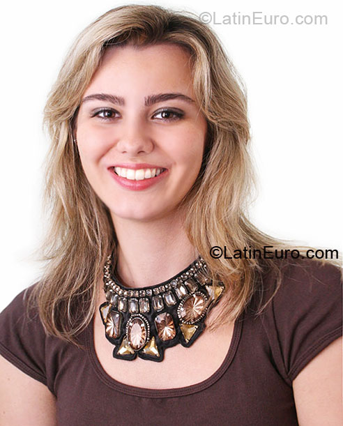 Date this delightful Brazil girl Fernanda from Muriae BR4108