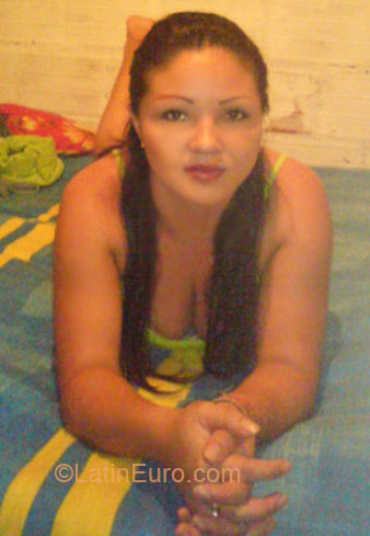 Date this happy Colombia girl Veronica from Manizales CO5653