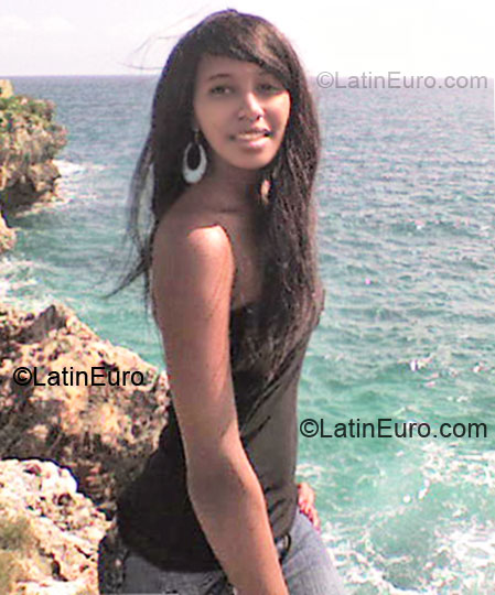 Date this fun Dominican Republic girl Waika from Santo Domingo DO5848