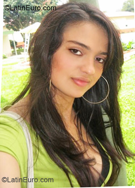 Date this young Colombia girl Angelica Maria from  CO5665