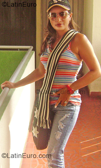Date this tall Colombia girl Yamileth from  CO5724