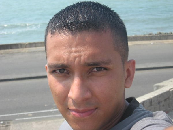 Date this pretty Colombia man Carlos from Armenia CO5683