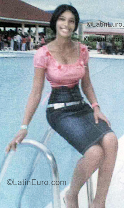 Date this cute Dominican Republic girl Anyisantana from Santo Domingo DO5751
