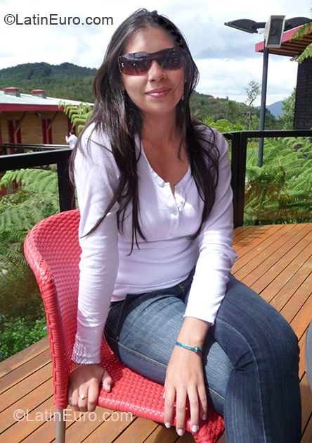 Date this foxy Colombia girl Carolina from Medellin CO5749