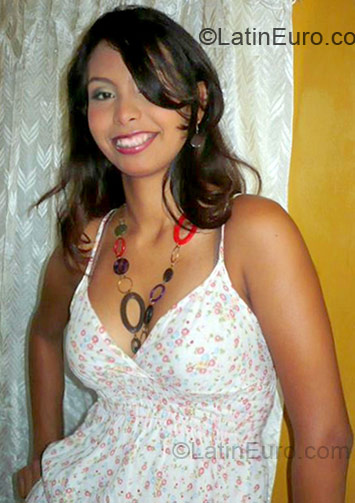 Date this gorgeous Colombia girl Adriana from Barranquilla CO5750