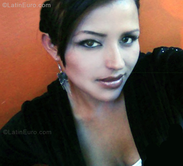 Date this gorgeous Colombia girl Jenniffer from Bogota CO5764