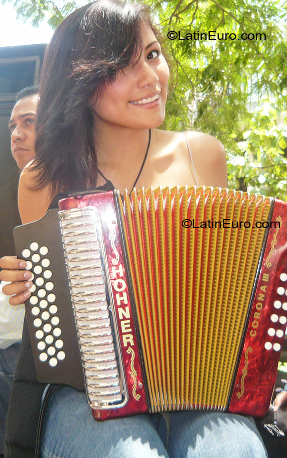 Date this good-looking Colombia girl Nathaly from Bogota CO5783