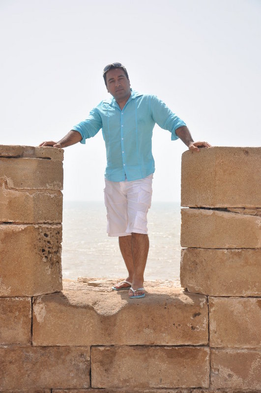 Date this fun United Kingdom man A-J from London NL142