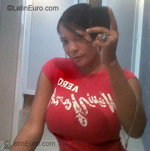 Date this happy Dominican Republic girl Yans from Santo Domingo DO7083