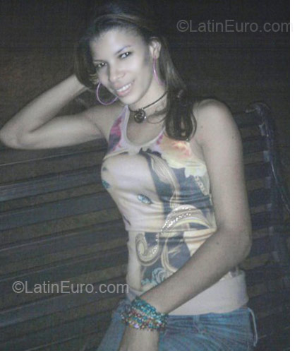 Date this georgeous Dominican Republic girl Carolina from La Vega DO5839