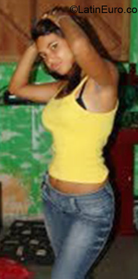 Date this attractive Brazil girl Debora from Natal BR4271