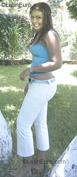Date this happy Colombia girl Isaura from Medellin CO5847