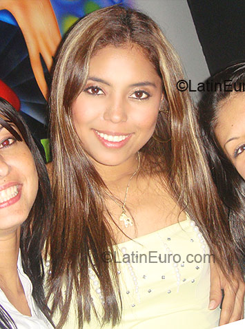 Date this lovely Colombia girl Maru from Armenia CO7075