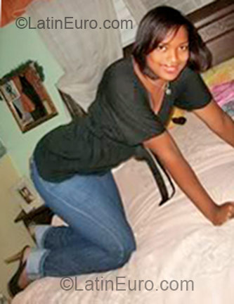 Date this good-looking Dominican Republic girl Edilenia from Santo Domingo DO5928