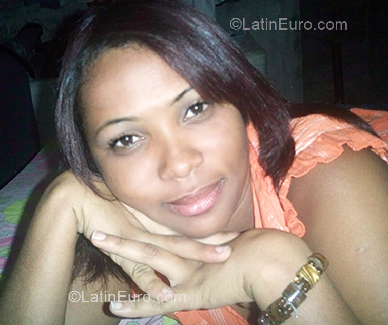 Date this beautiful Dominican Republic girl Yovanka from Santo Domingo DO5910