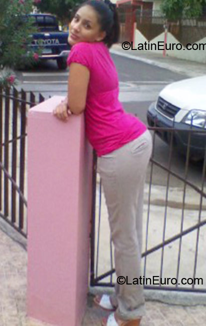 Date this foxy Dominican Republic girl Anllelina from Santiago DO5953