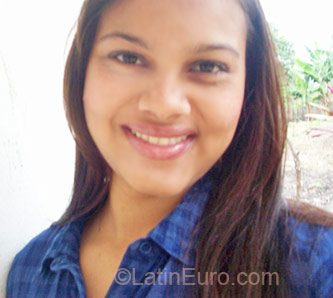 Date this sensual Dominican Republic girl Yesselia from Santiago DO5965