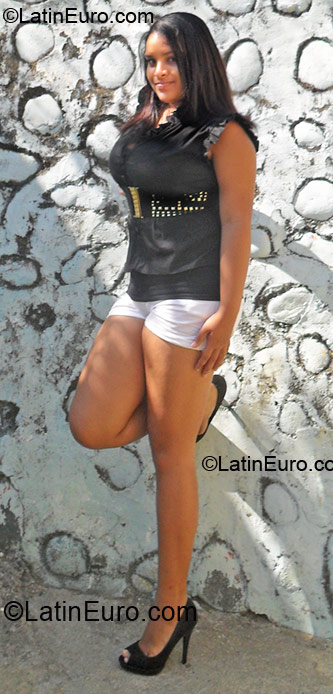 Date this sultry Dominican Republic girl Stephany from Santiago DO5982