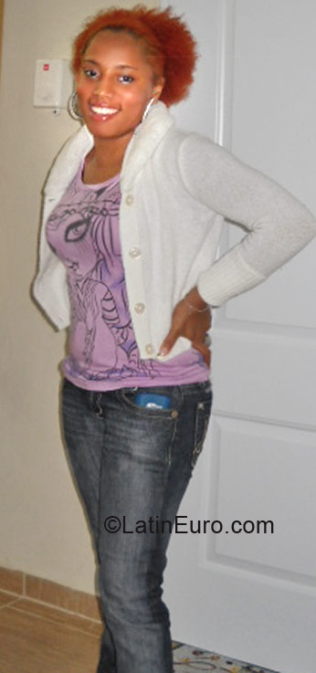 Date this hard body Dominican Republic girl Angelis from Santo Domingo DO5985