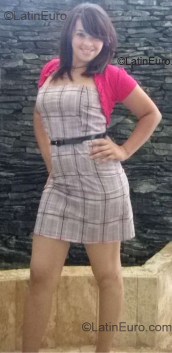 Date this nice looking Dominican Republic girl Ana from Santo Domingo DO6015