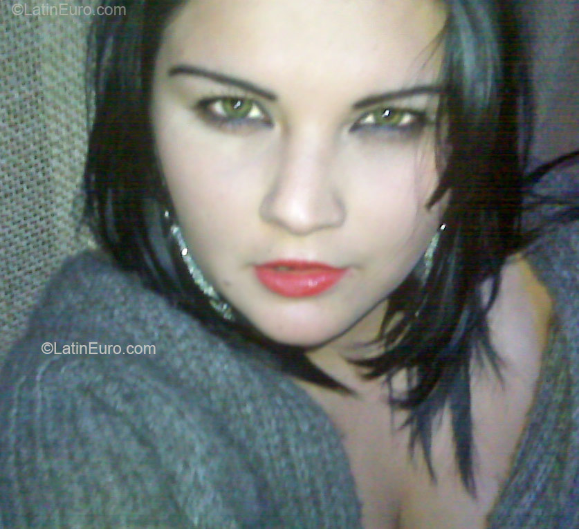 Date this happy Colombia girl Johana from Bogota CO5974