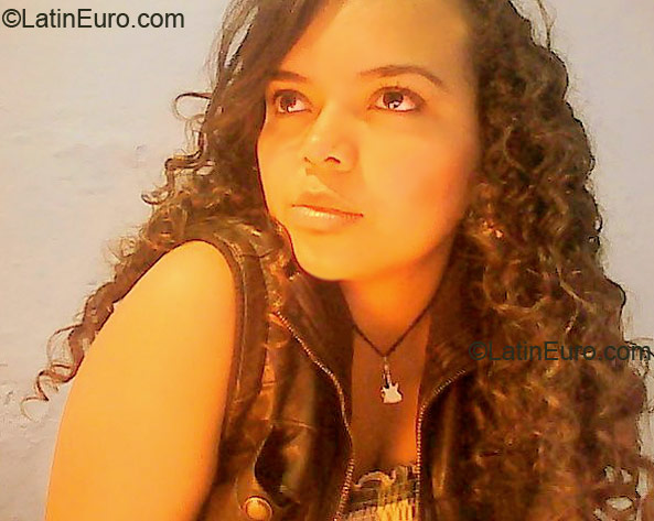 Date this funny Colombia girl Paola from Cali CO6007