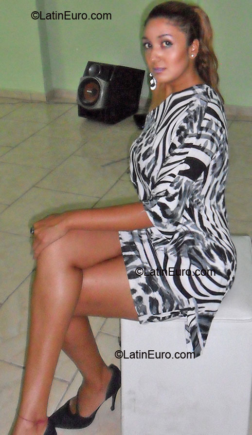 Date this sultry Brazil girl Ell from Rio De Janeiro BR6892