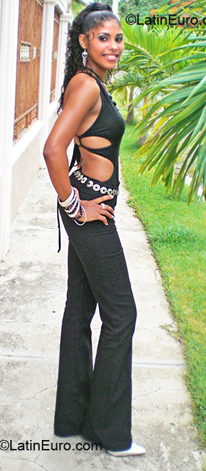 Date this good-looking Dominican Republic girl Mariela from Bonao DO6123