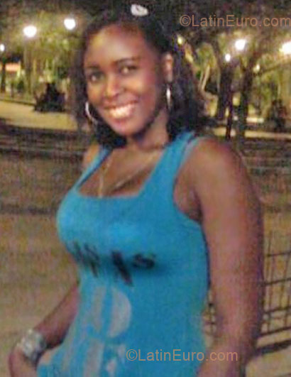 Date this happy Colombia girl Esperanza from Cartagena CO6078