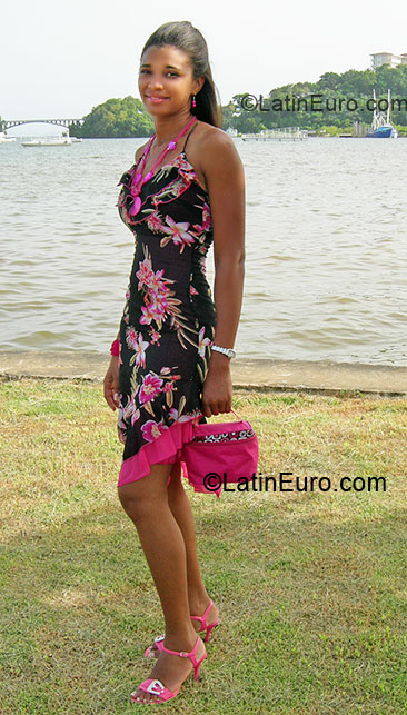 Date this happy Dominican Republic girl Tania from Santo Domingo DO6186