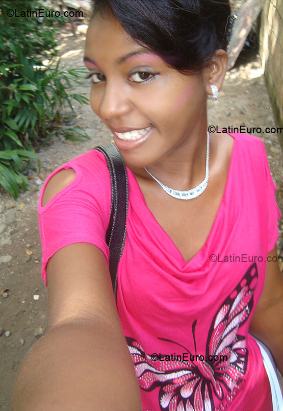 Date this sensual Dominican Republic girl Yessica from Santo Domingo DO6195