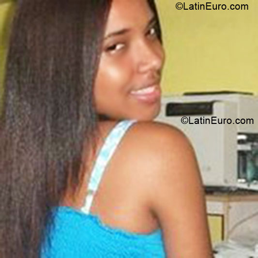 Date this young Dominican Republic girl Yenderly from Santo Domingo DO6196