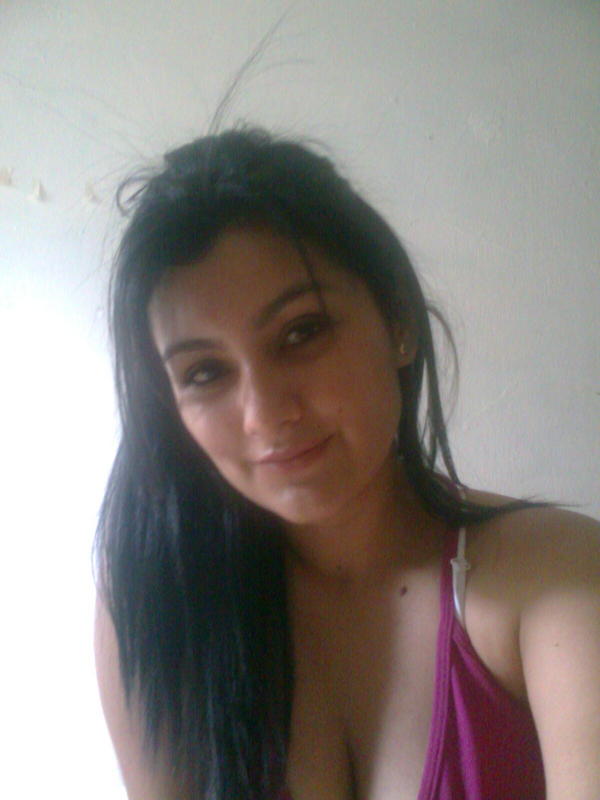 Date this young Colombia girl Luna from Bogota CO6153