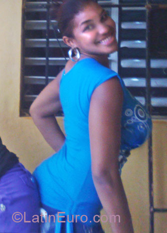 Date this pretty Dominican Republic girl Gianny from Santo Domingo DO6334