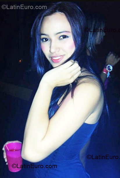 Date this young Colombia girl Jenny from Bogota CO6189