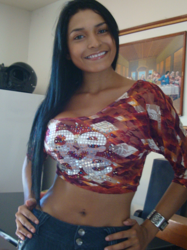 Date this happy Colombia girl Jessica from Cali CO6213