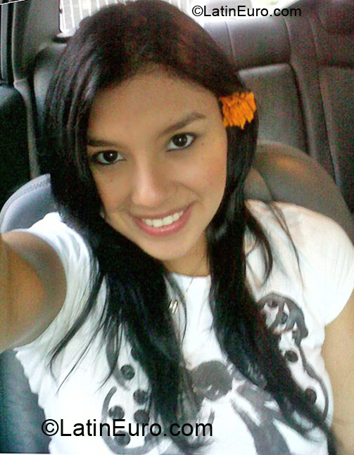 Date this young Colombia girl Dayana from Cartagena CO6243