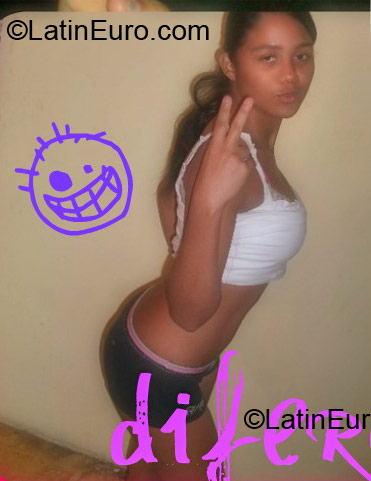 Date this good-looking Dominican Republic girl Reveca from Santo Domingo DO6524
