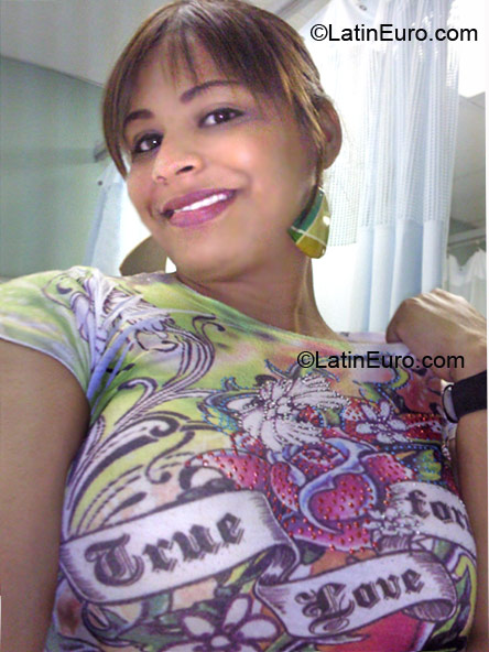 Date this young Dominican Republic girl Yadira from Santo Domingo DO6531