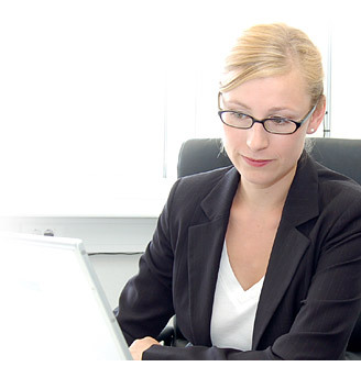 Date this attractive United Kingdom girl Manager from London GB470
