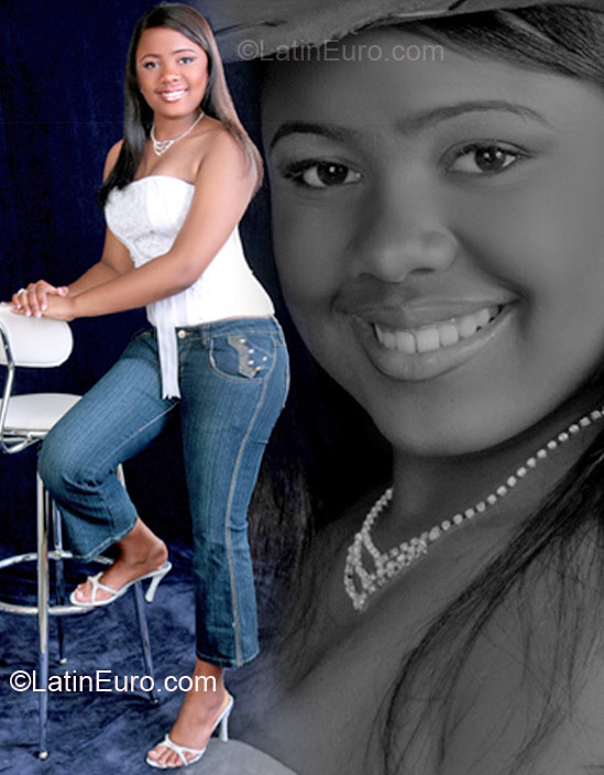 Date this voluptuous Dominican Republic girl Karina from Santo Domingo DO6564