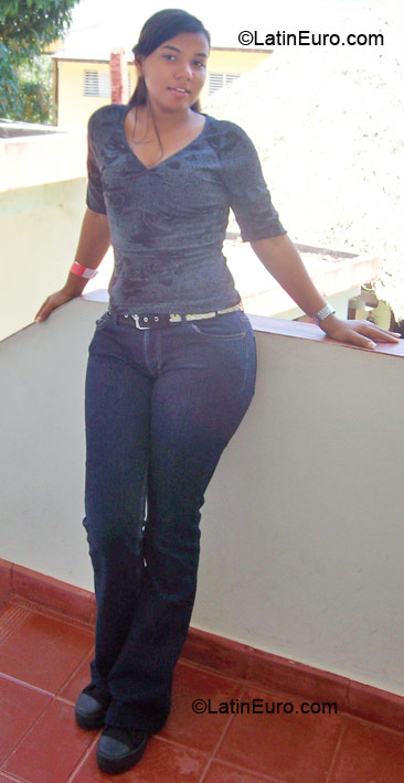 Date this foxy Dominican Republic girl Caridad from Santiago DO6565