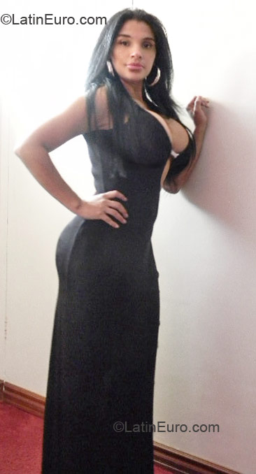 Date this nice looking Colombia girl Sandra from Medellin CO6304