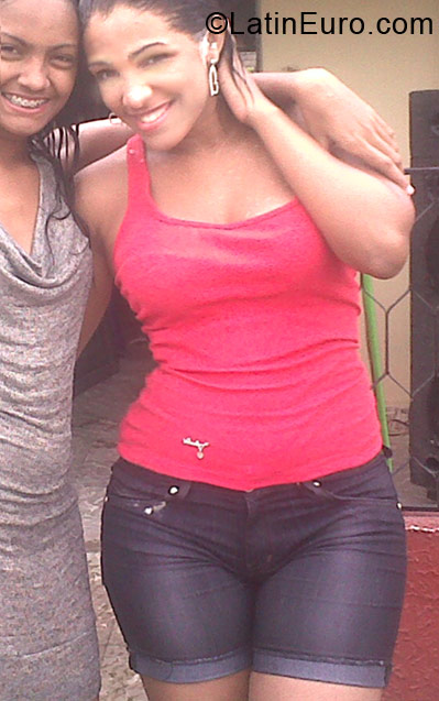 Date this pretty Colombia girl Mauren from Riohacha CO6330