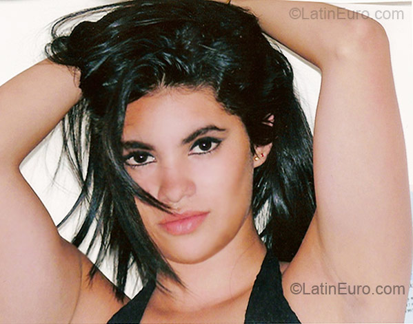 Date this sultry Colombia girl Samantha from Cali CO6348