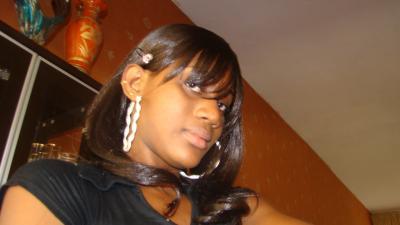 Date this tall United States girl Aimee from Irvine US8973