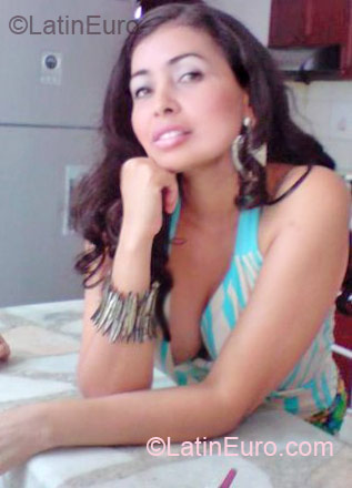 Date this tall Colombia girl Maria lusia from Neiva CO7256