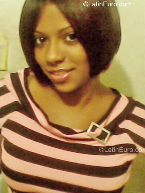 Date this fun Dominican Republic girl Victoria from Santo Domingo DO6686
