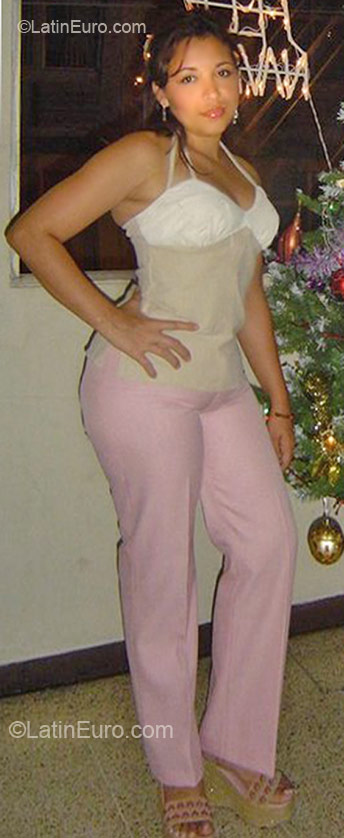 Date this nice looking Colombia girl Dilian florez z from Bucaramanga CO6392