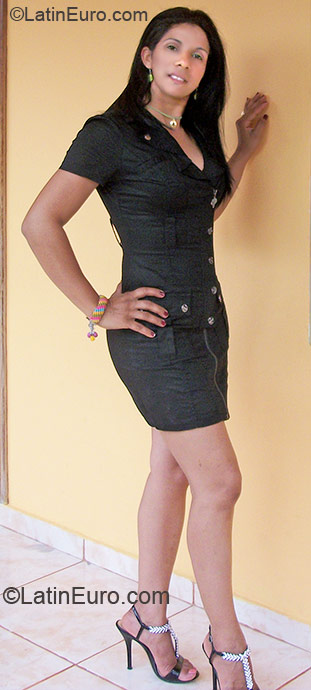 Date this cute Dominican Republic girl Aris from Santiago DO6705